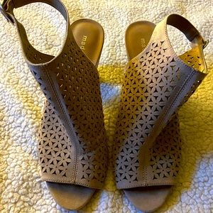 Women’s Madden Girl Heel Sandals - Size 9